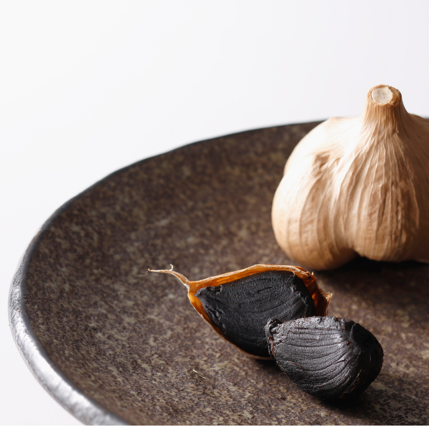 Saucisson à l'ail noir et basilic